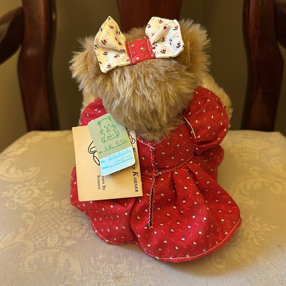 Bears by Reanee handcrafted Essie mohair teddy bear, created on April 14, 1988 - Picture 3 of 15